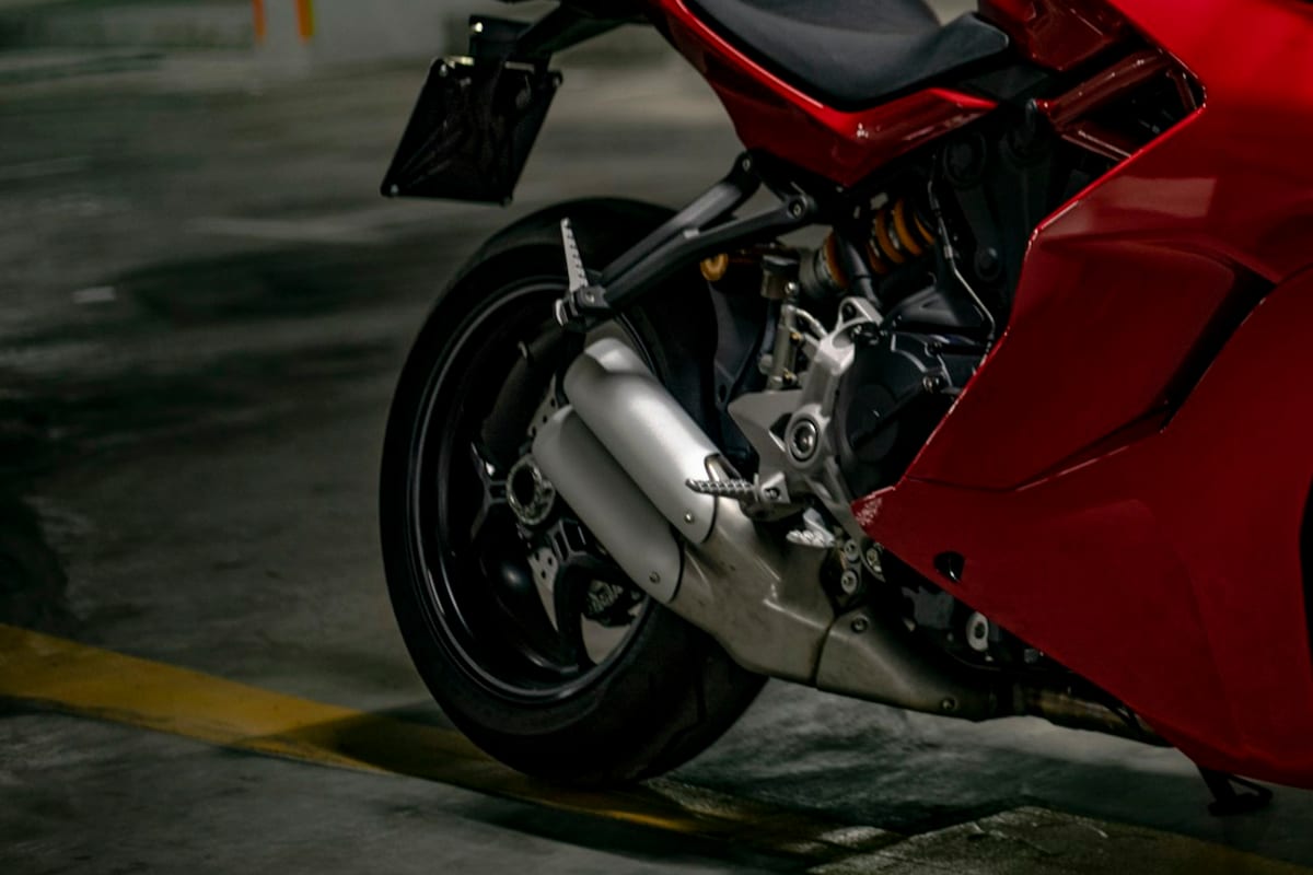 La moto en la vitrina